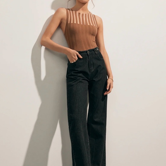 Sheer Ribbed Tank Top - Picture 3 of 8